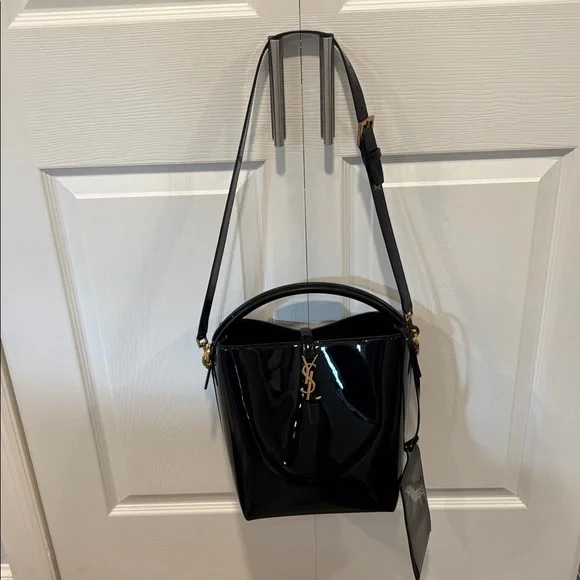Yves Saint Laurent Black Patent Leather Women's bucket bag - Picture 4 of 8